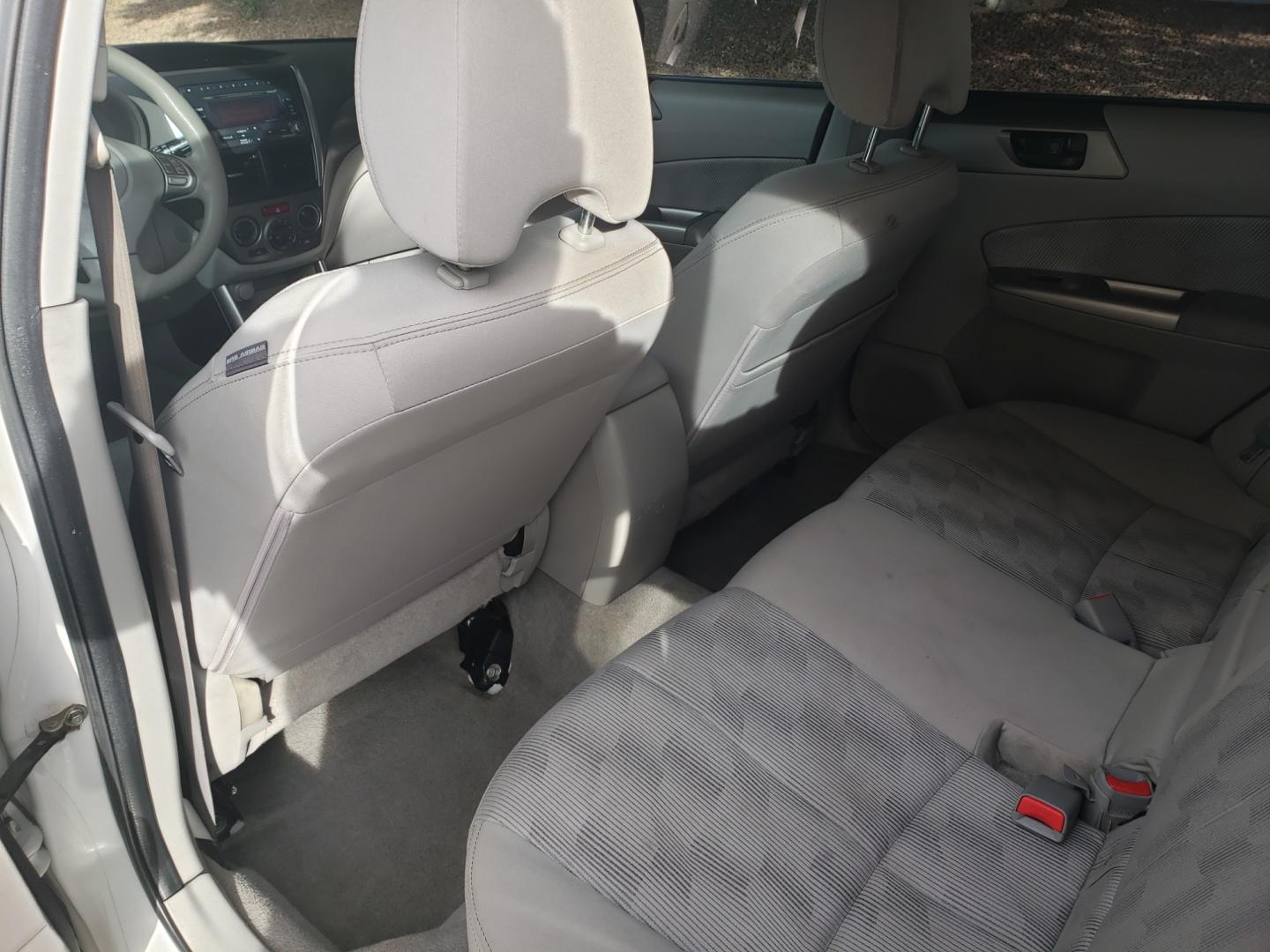 2010 WHITE /gray Subaru Forester (JF2SH6BC3AH) with an 2.4L L4 DOHC 16V engine, 5-Speed Automatic transmission, located at 323 E Dunlap Ave., Phoenix, AZ, 85020, (602) 331-9000, 33.567677, -112.069000 - 2010 Subaru Forester,......EXCELLENT condition,.... Ice Cold A/C, Gray interior with lite gray cloth seats in near perfect condition, New brakes, Tune up, Stereo/CD Player, Satellite compatible, This suv is gorgeous inside and out, Incredible gas mileage! Arizona title , Runs and Drives Excellent... - Photo#11